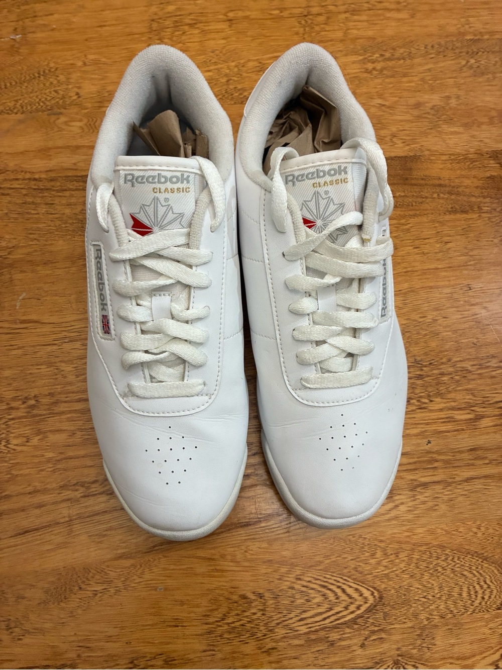 Vintage 80s-90s Reebok White Leather women’s Classic Sneakers with Red Accent - Picture 5 of 6